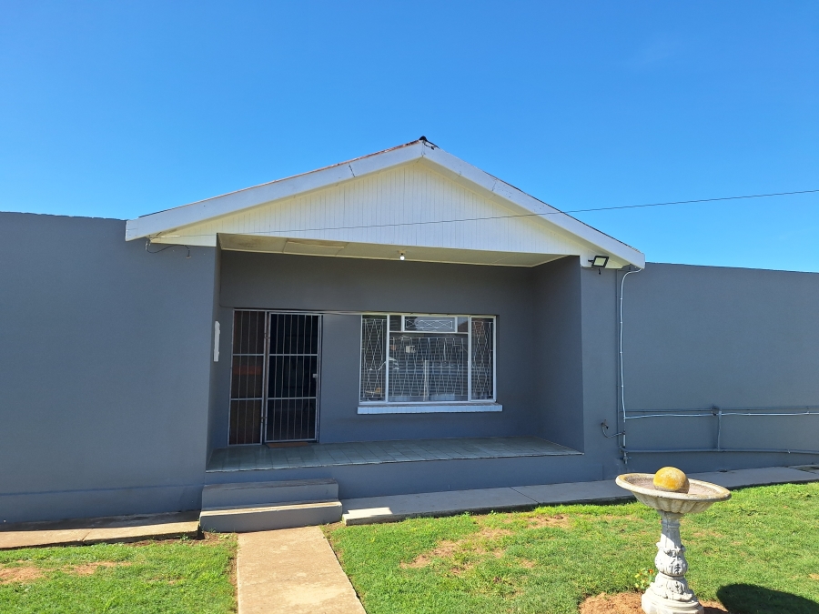 To Let 5 Bedroom Property for Rent in Retief Eastern Cape